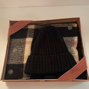 Vince Camuto Box Set with Scarf and Stocking Hat
